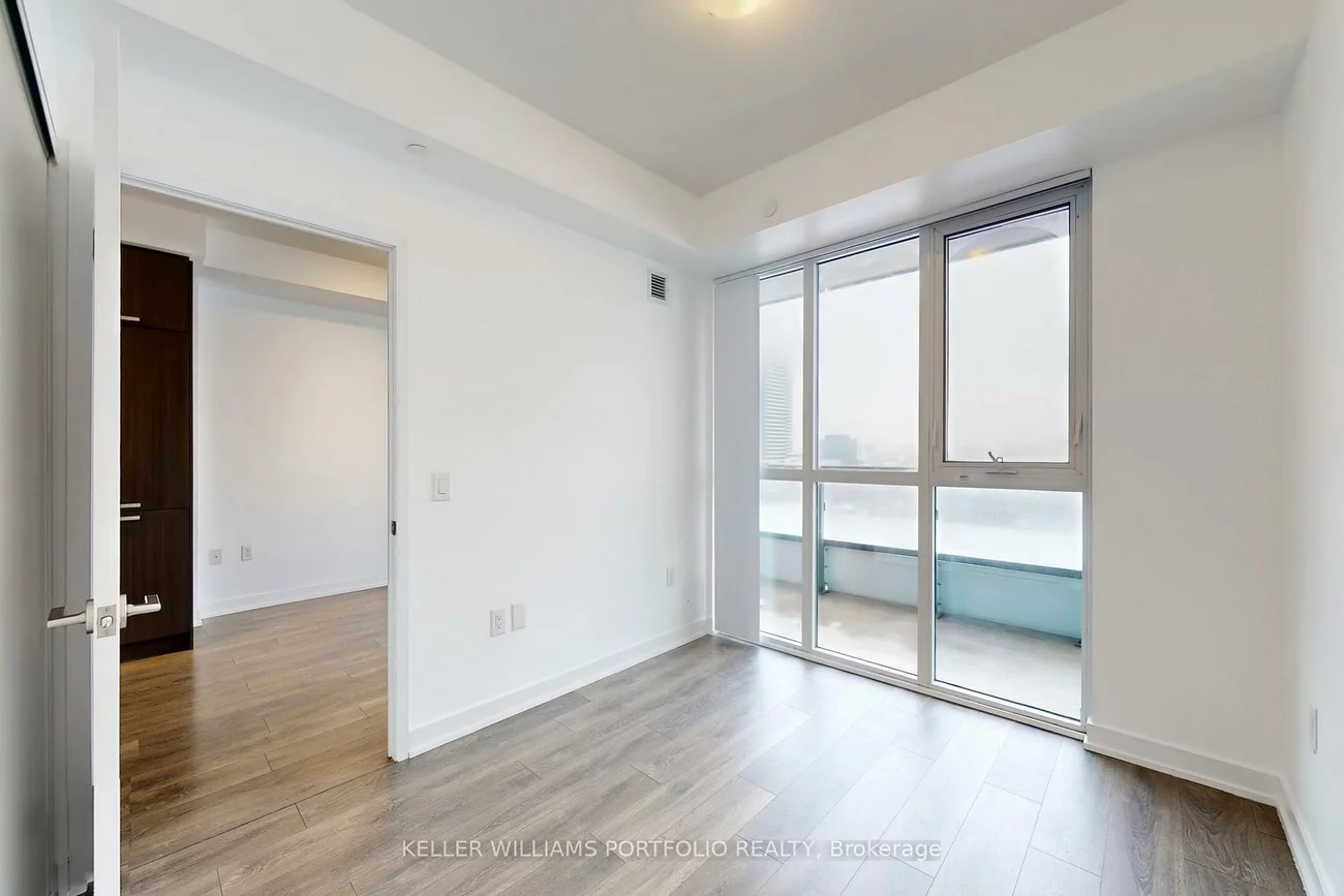 38, Honeycrisp, Vaughan Corporate Centre, Vaughan