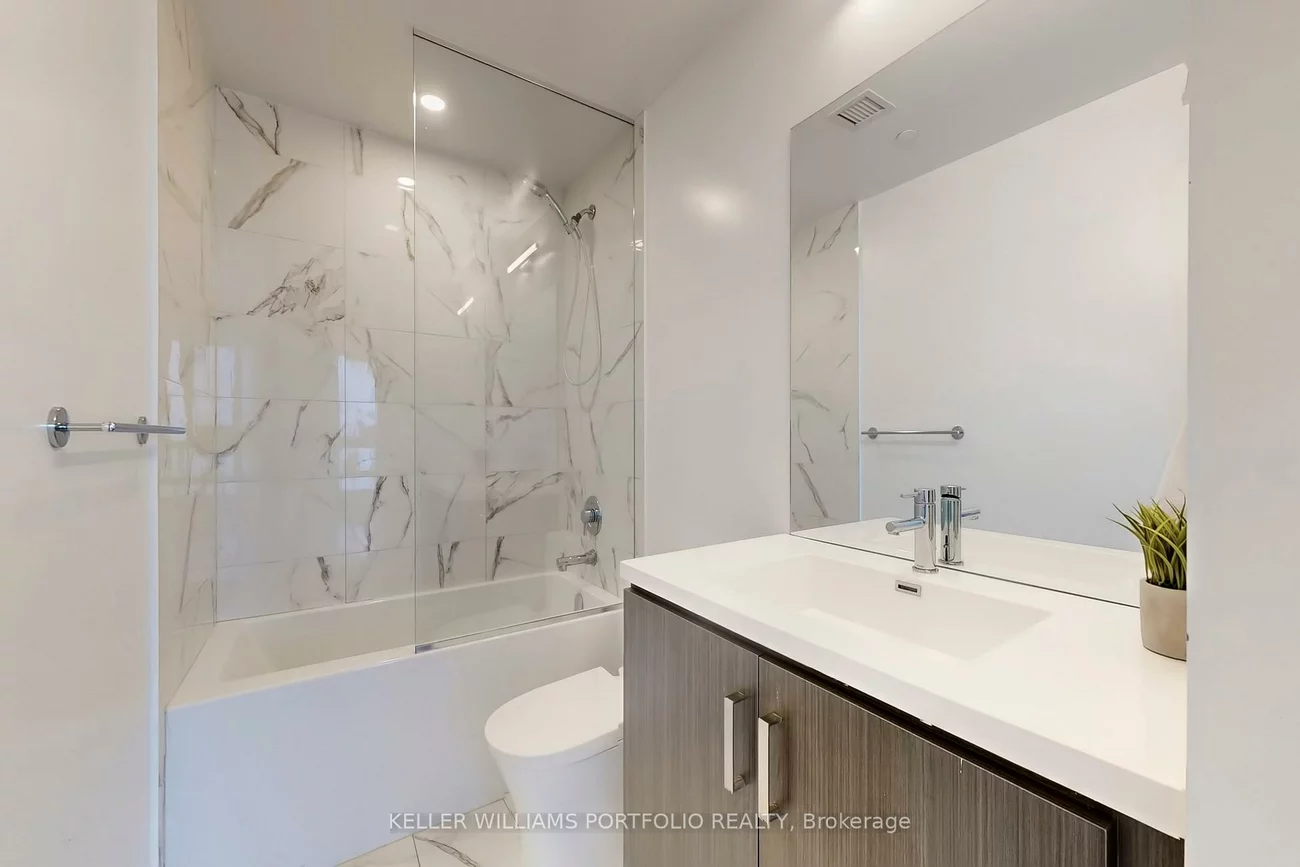 38, Honeycrisp, Vaughan Corporate Centre, Vaughan