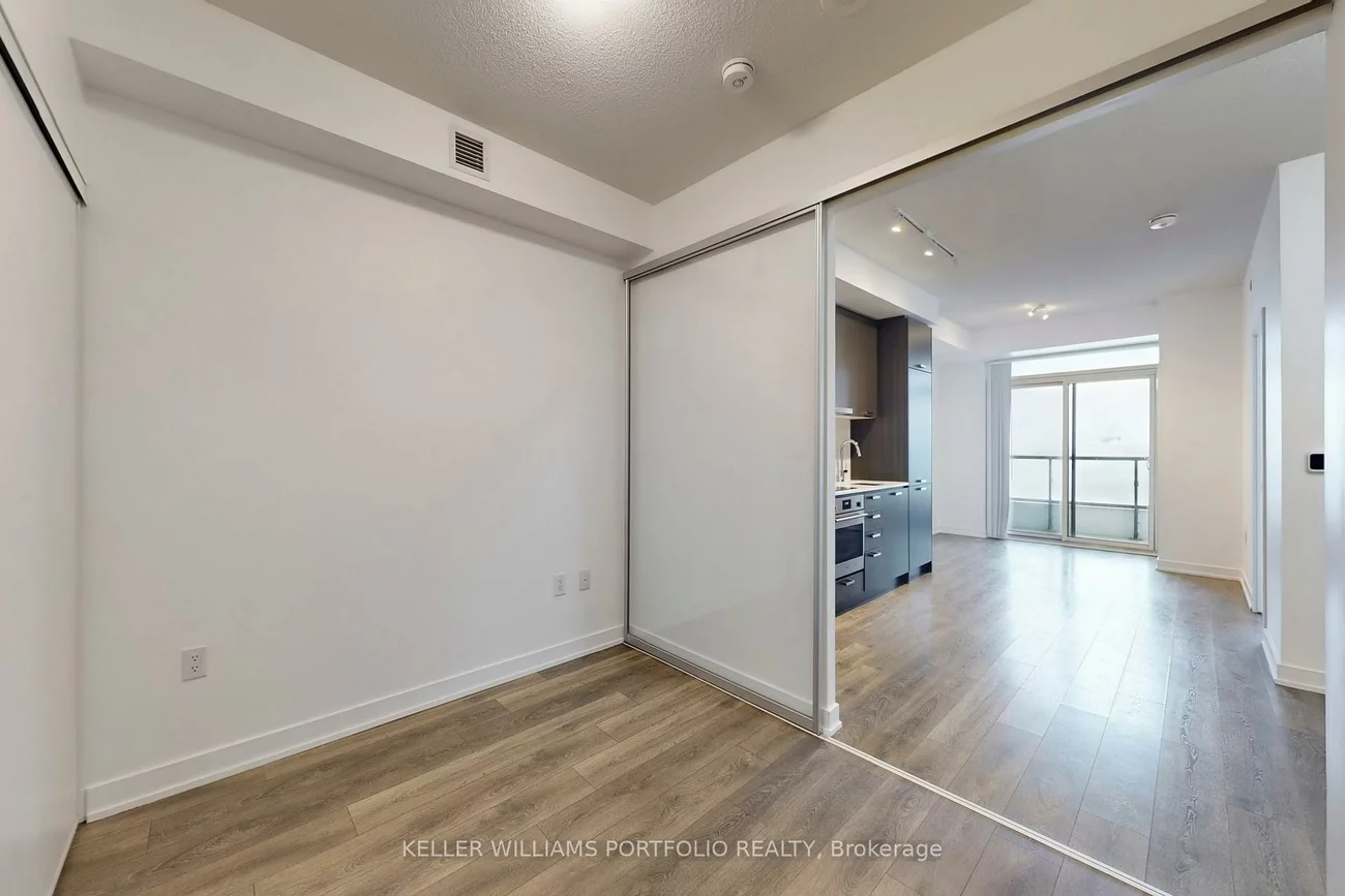 38, Honeycrisp, Vaughan Corporate Centre, Vaughan