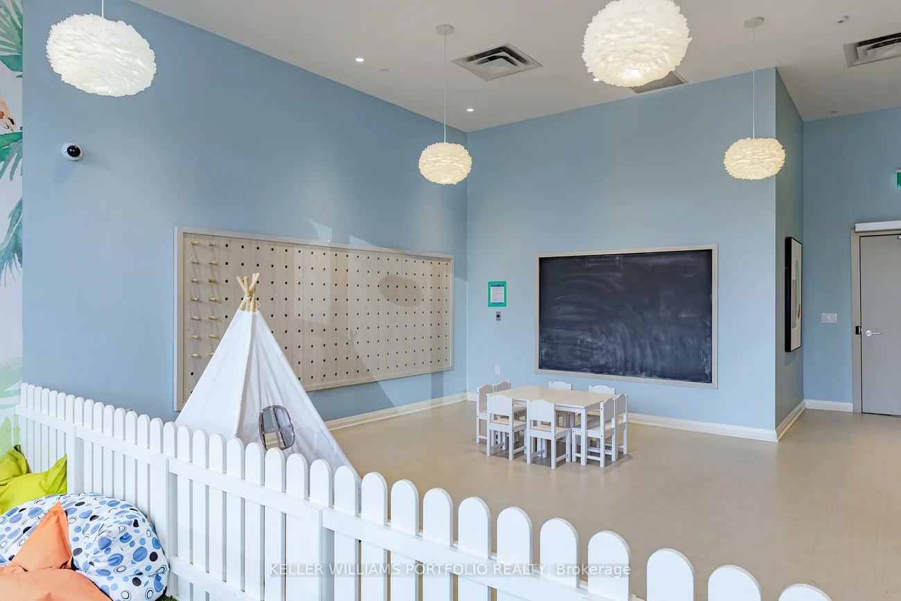 38, Honeycrisp, Vaughan Corporate Centre, Vaughan