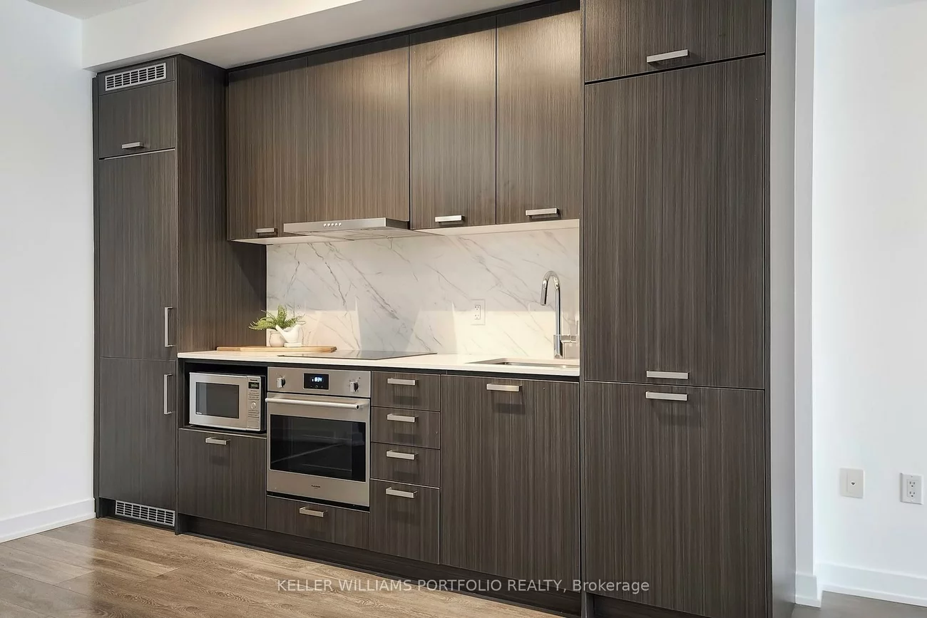 38, Honeycrisp, Vaughan Corporate Centre, Vaughan