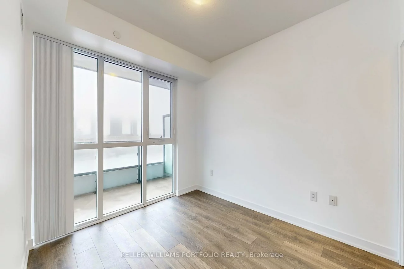 38, Honeycrisp, Vaughan Corporate Centre, Vaughan