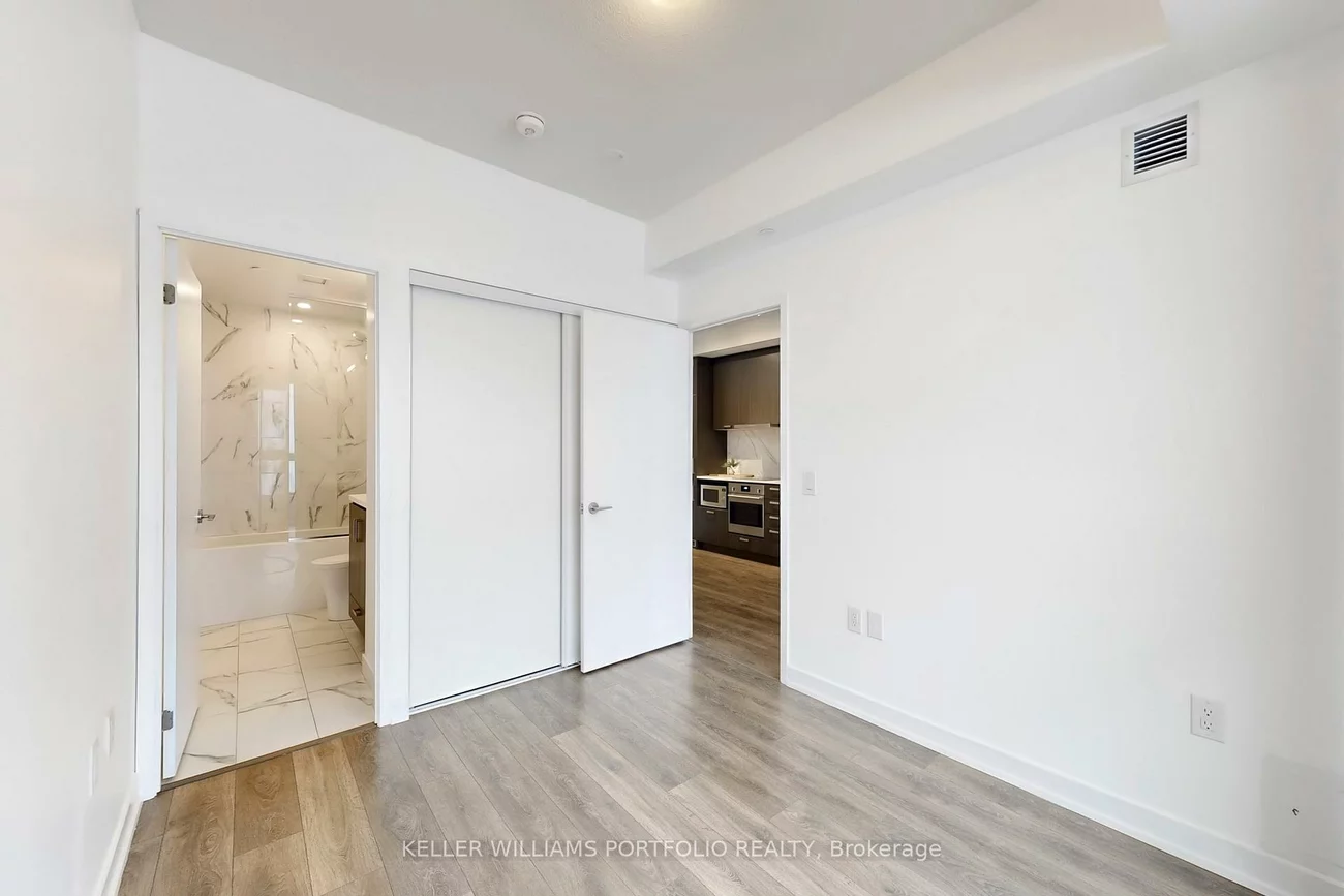 38, Honeycrisp, Vaughan Corporate Centre, Vaughan