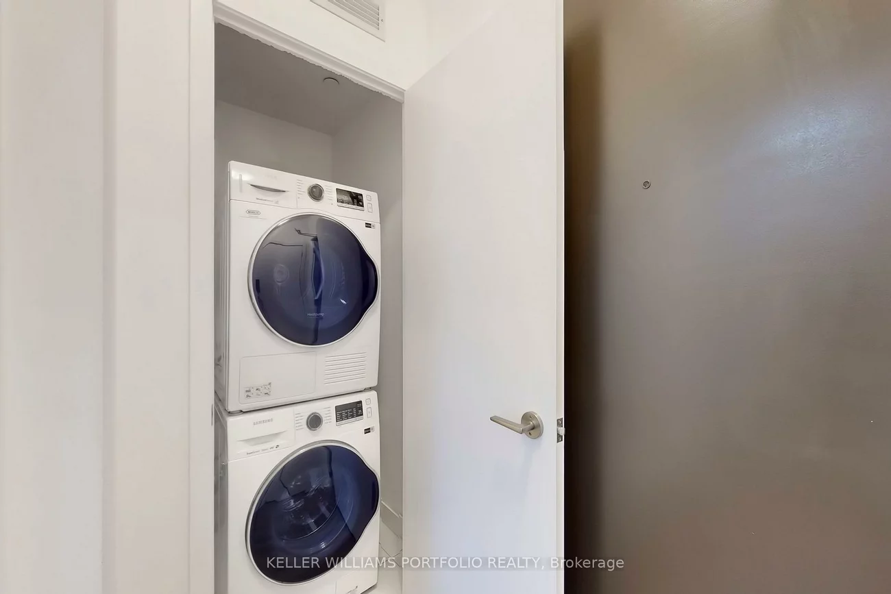 38, Honeycrisp, Vaughan Corporate Centre, Vaughan