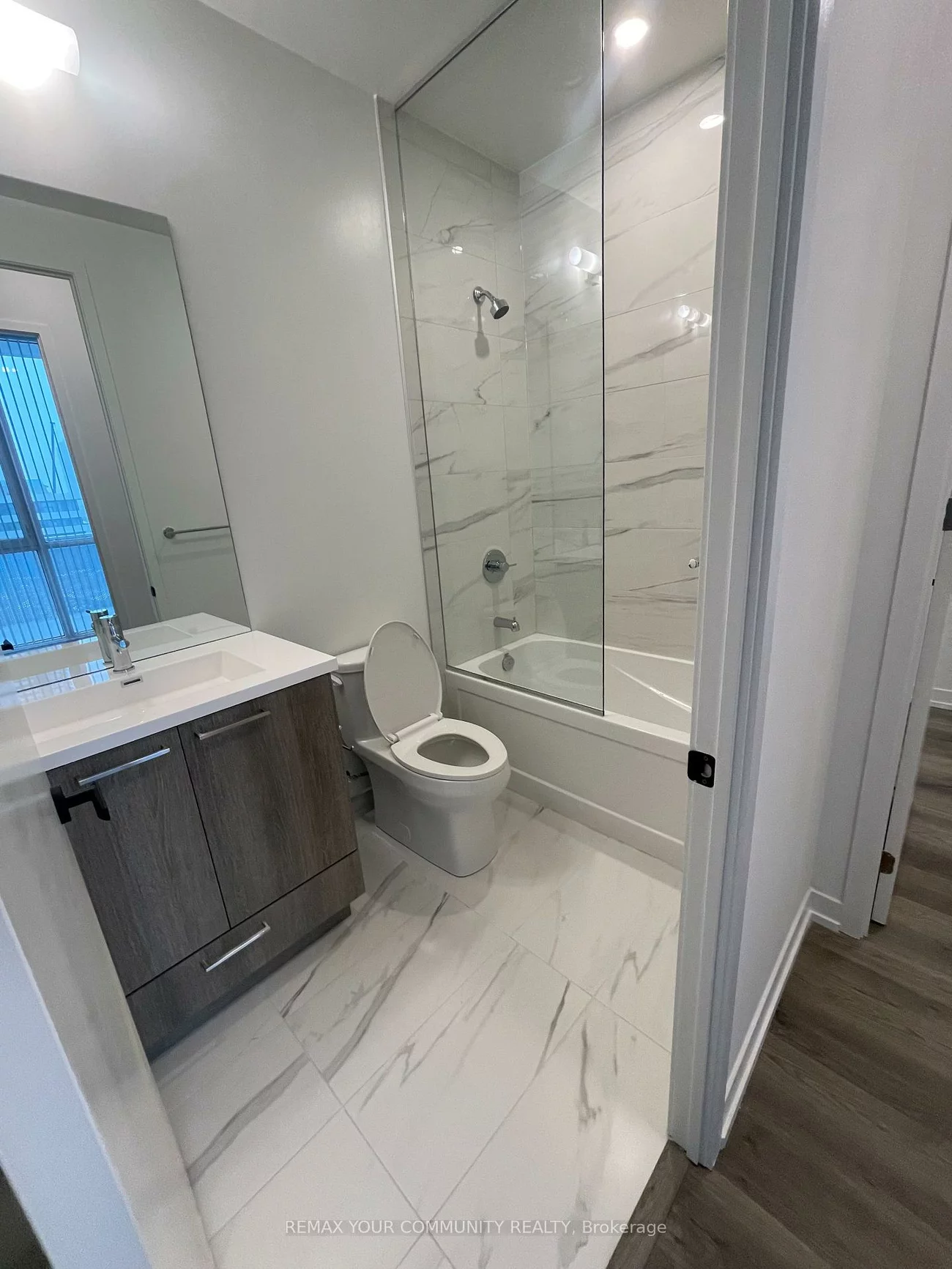 195, Commerce, Vaughan Corporate Centre, Vaughan