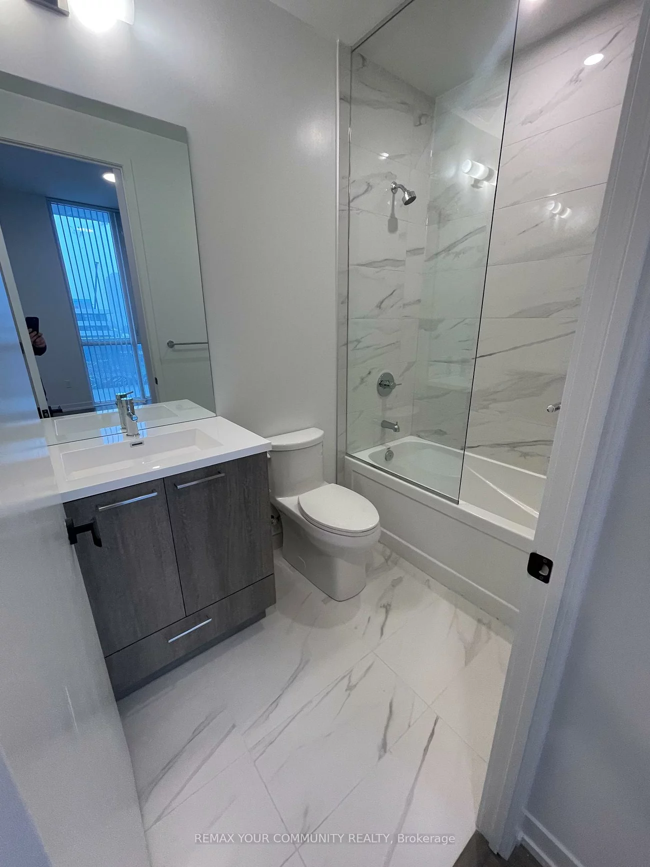 195, Commerce, Vaughan Corporate Centre, Vaughan