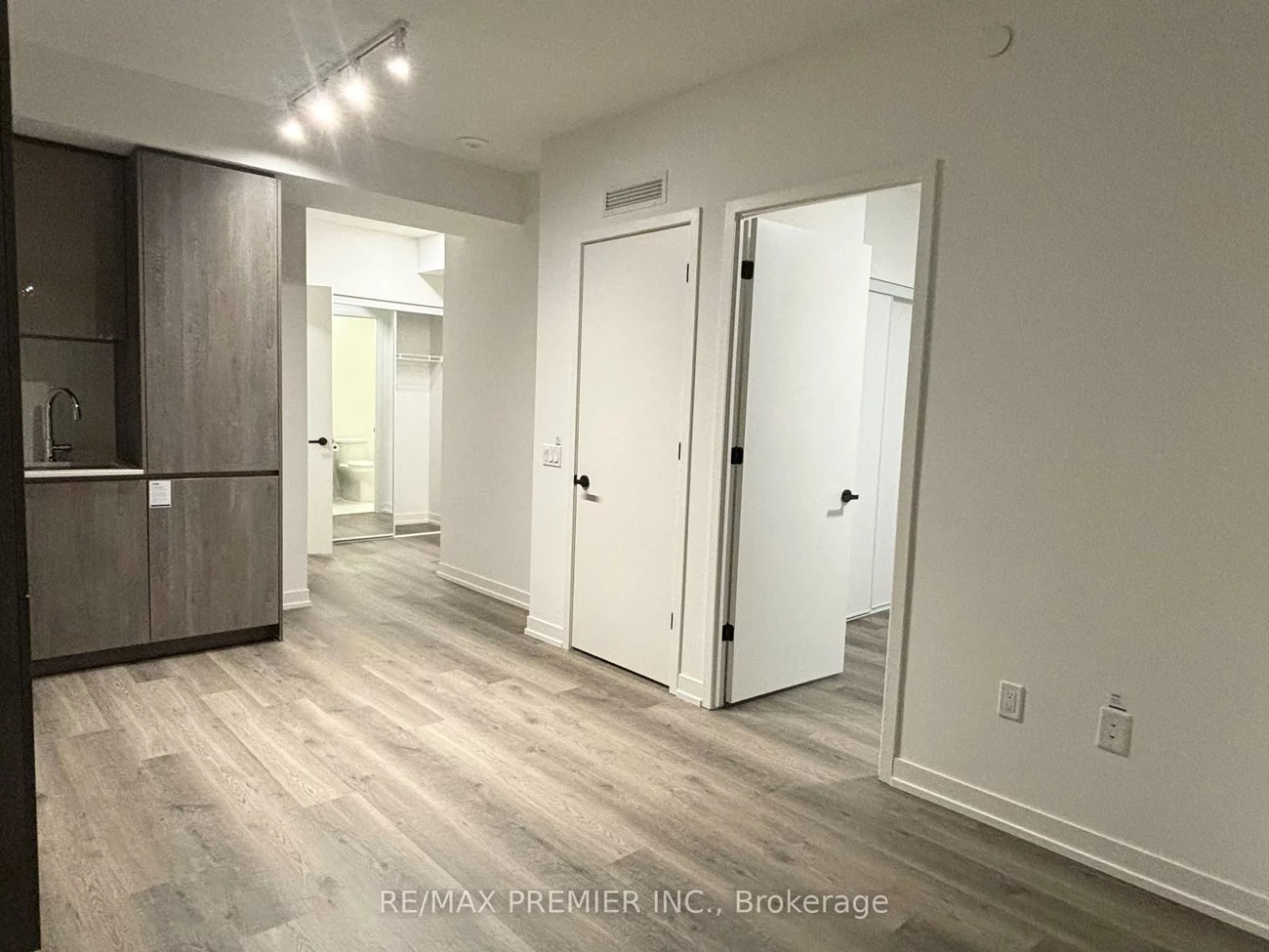 8, Interchange, Vaughan Corporate Centre, Vaughan