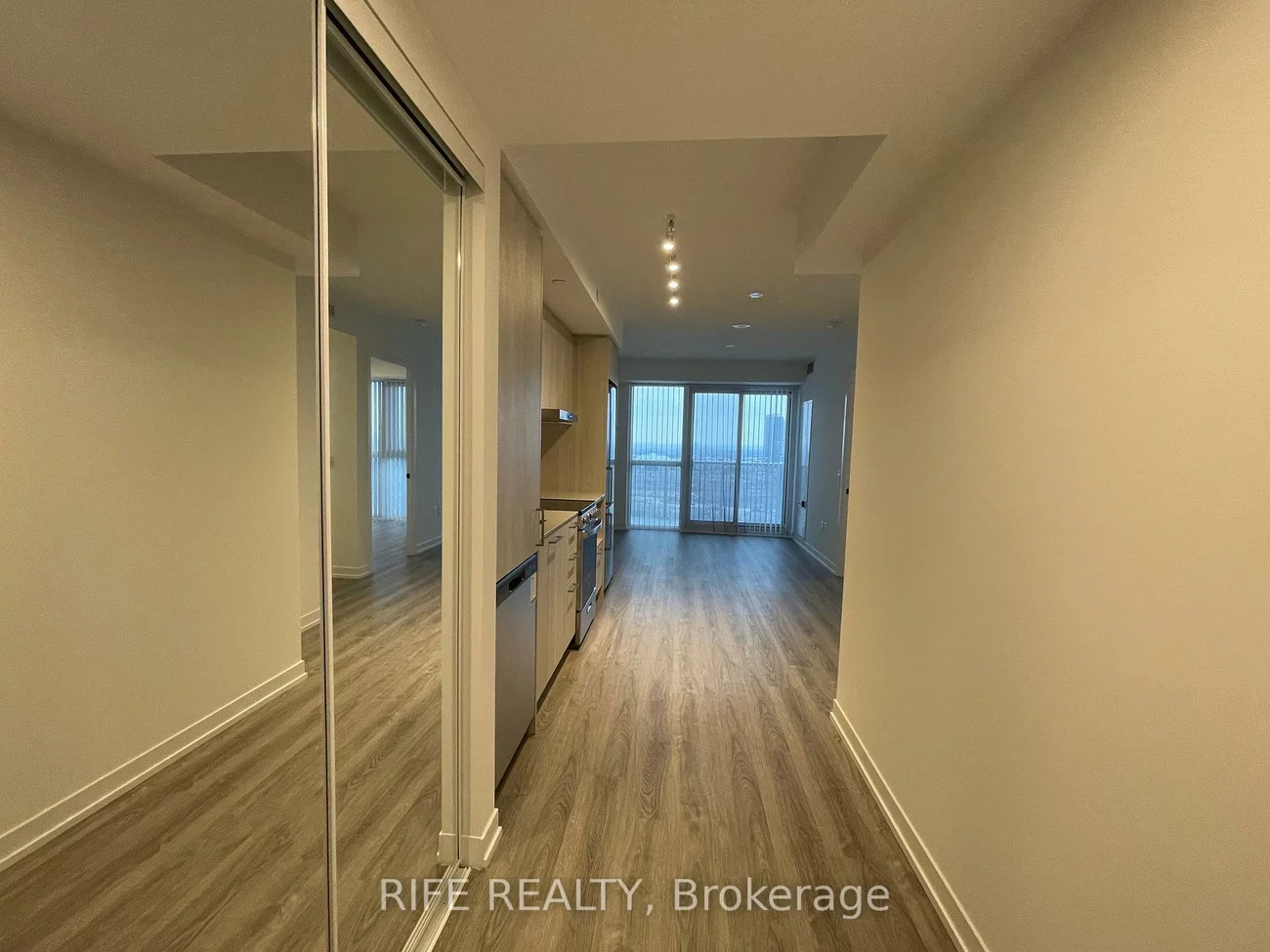 195, Commerce, Vaughan Corporate Centre, Vaughan