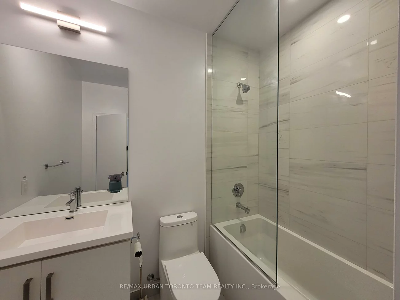 60, Honeycrisp, Vaughan Corporate Centre, Vaughan