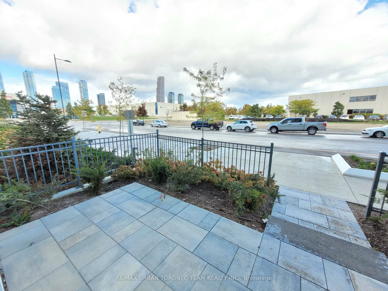 60, Honeycrisp, Vaughan Corporate Centre, Vaughan