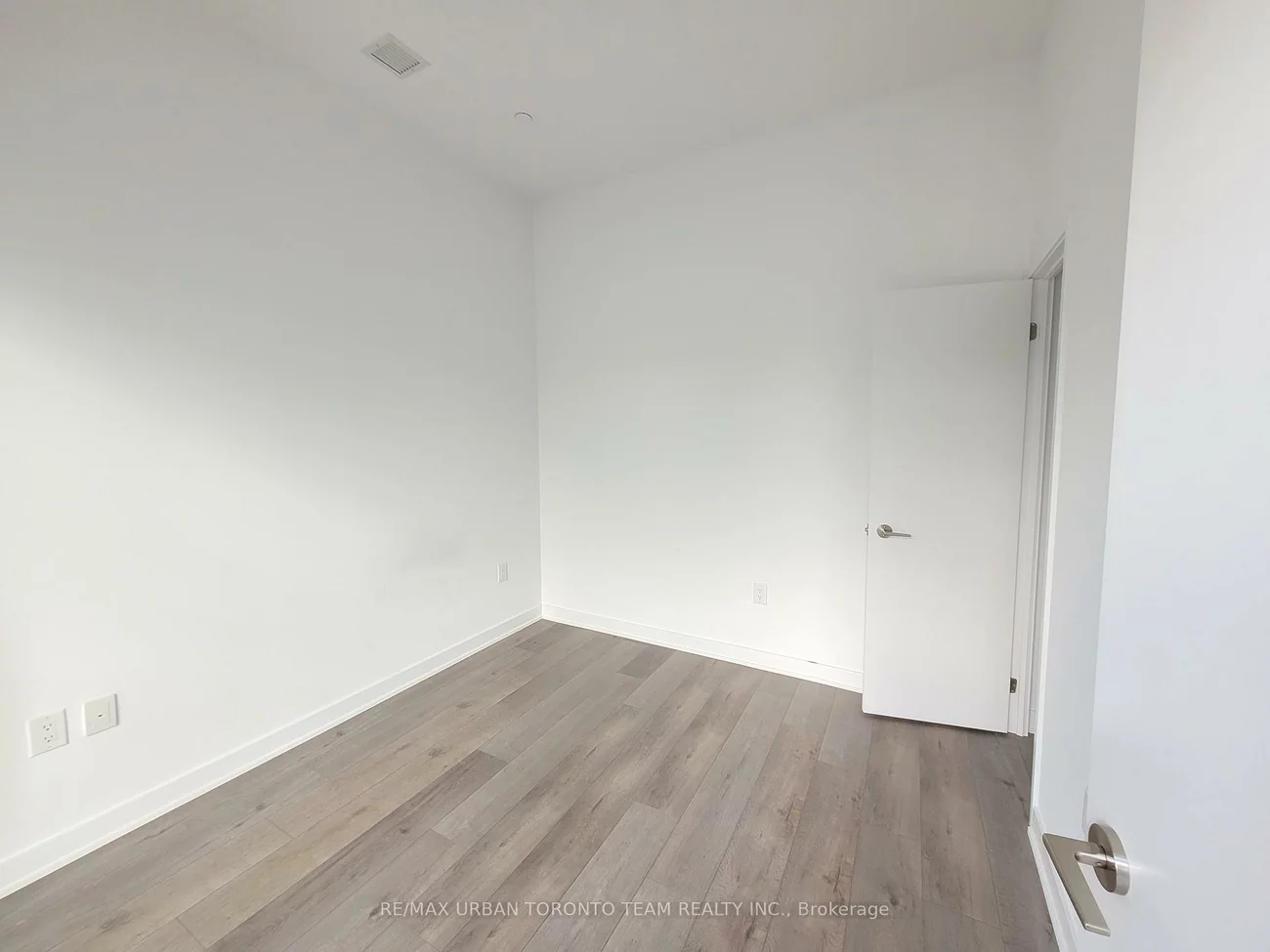 60, Honeycrisp, Vaughan Corporate Centre, Vaughan