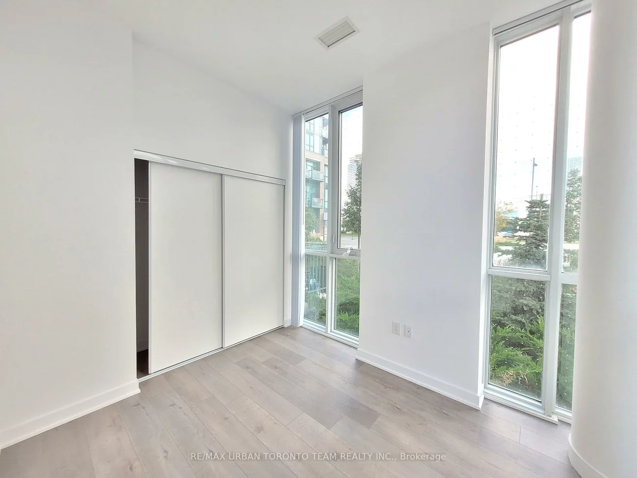 60, Honeycrisp, Vaughan Corporate Centre, Vaughan