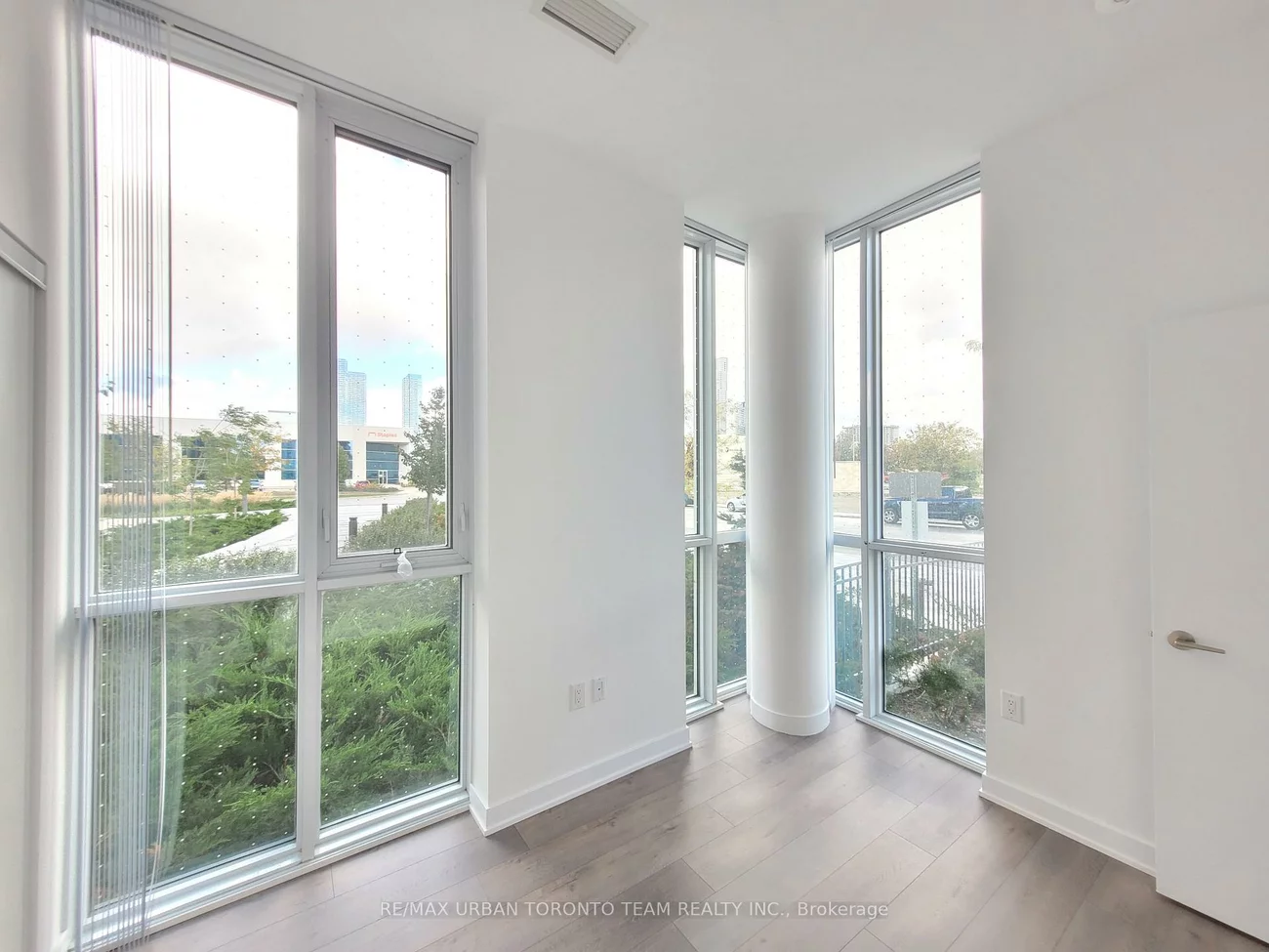 60, Honeycrisp, Vaughan Corporate Centre, Vaughan