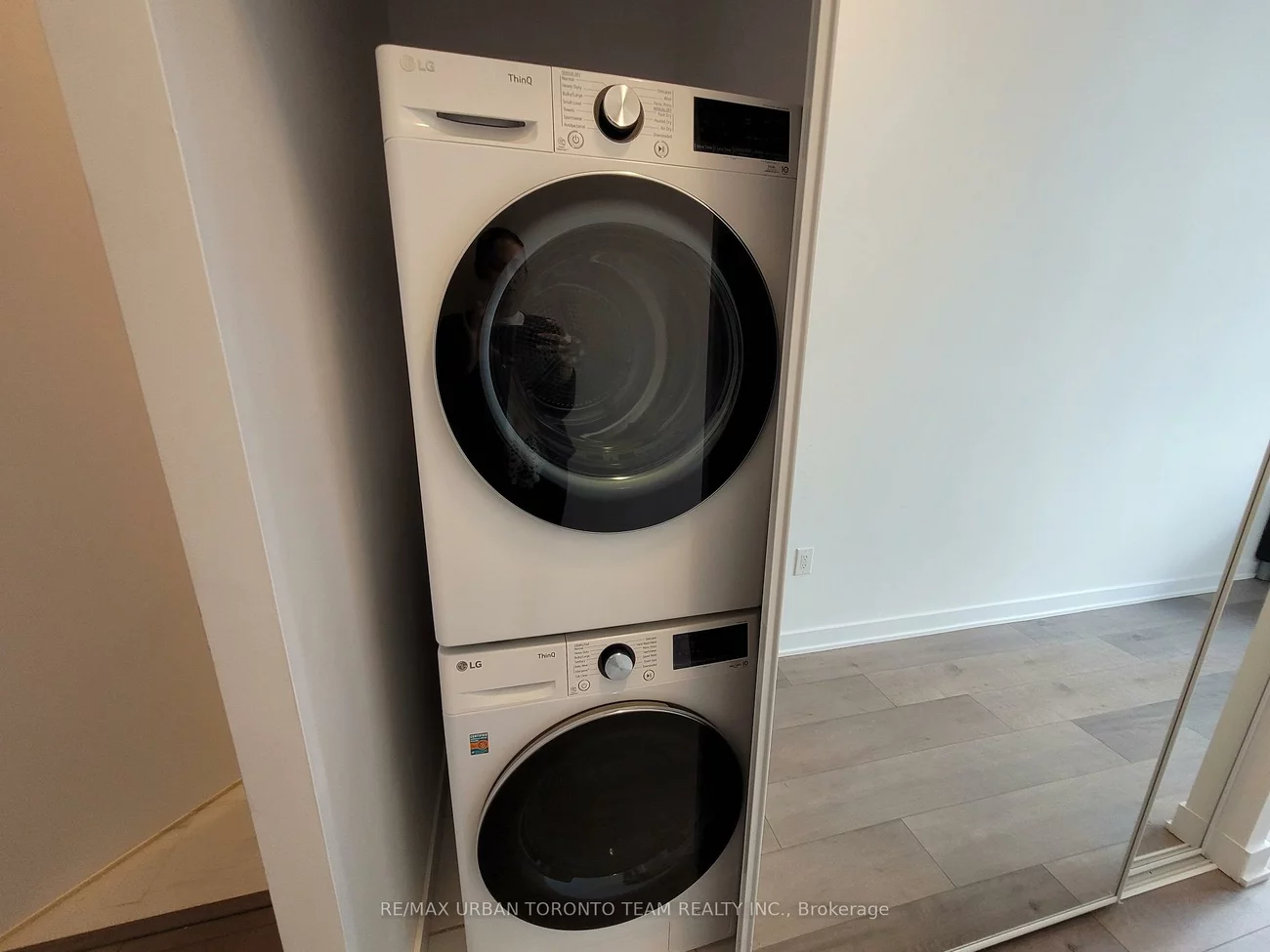 60, Honeycrisp, Vaughan Corporate Centre, Vaughan