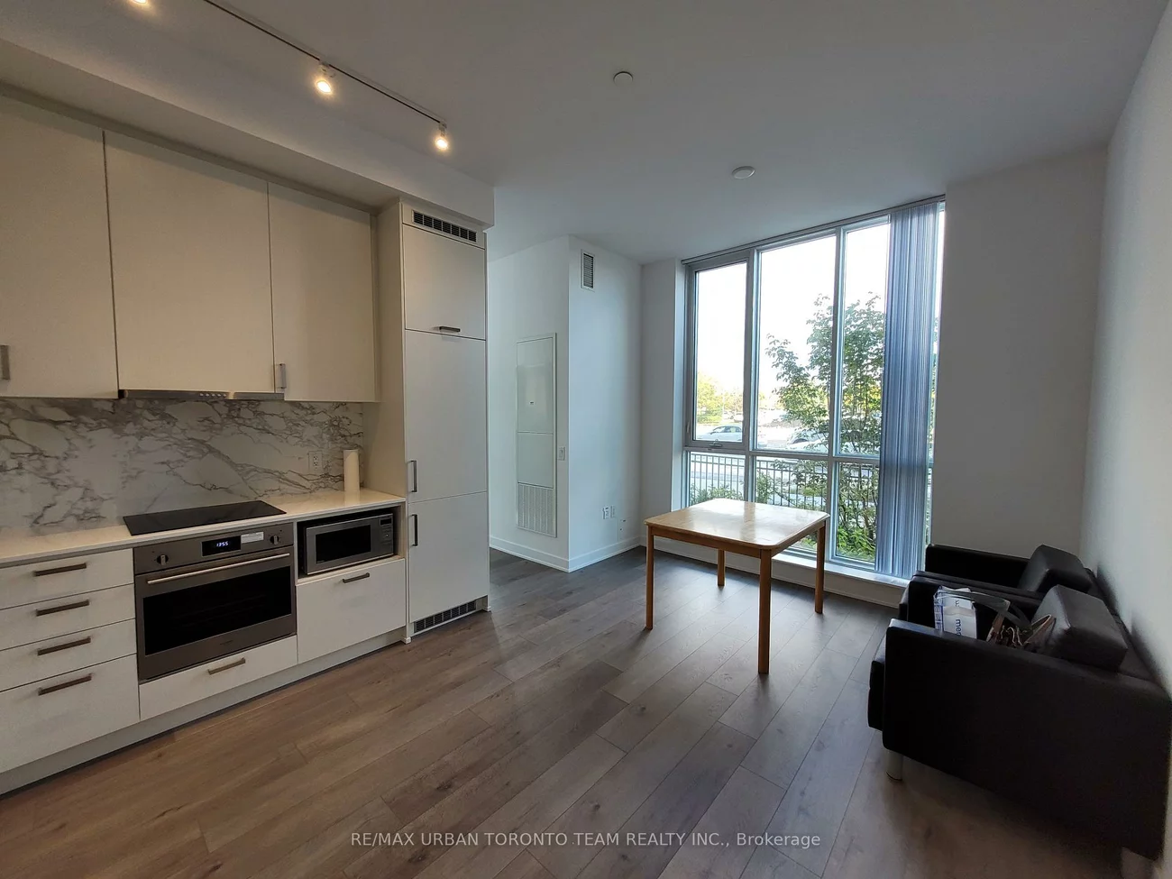 60, Honeycrisp, Vaughan Corporate Centre, Vaughan