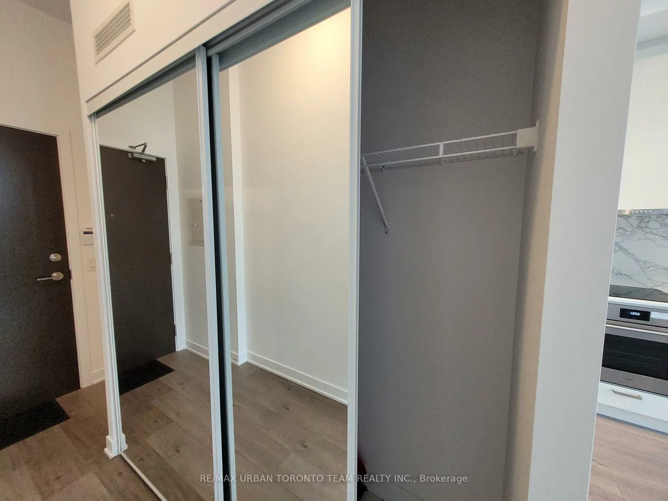 60, Honeycrisp, Vaughan Corporate Centre, Vaughan