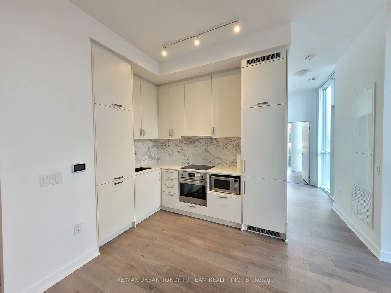 60, Honeycrisp, Vaughan Corporate Centre, Vaughan