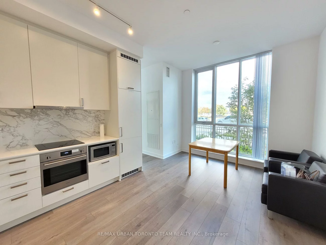 60, Honeycrisp, Vaughan Corporate Centre, Vaughan