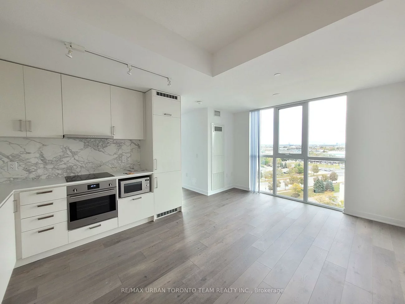 60, Honeycrisp, Vaughan Corporate Centre, Vaughan