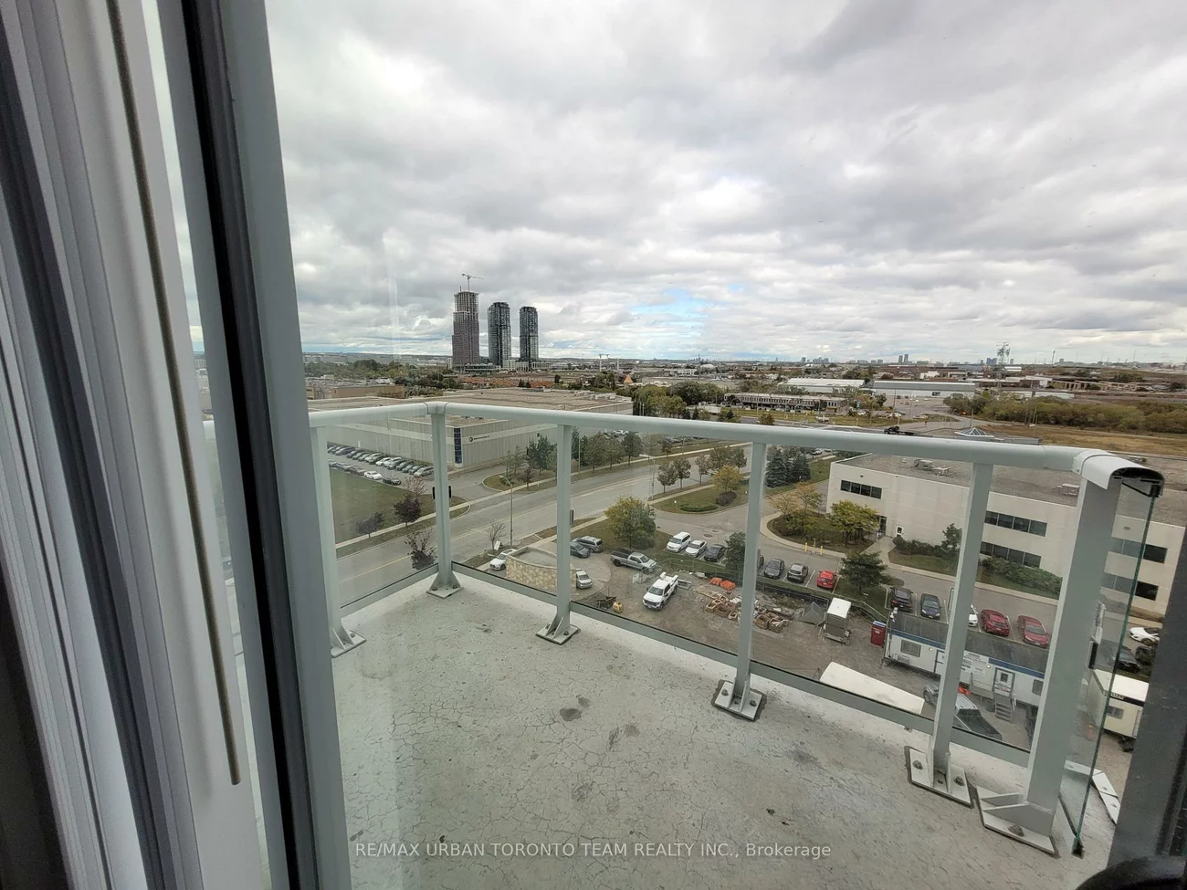 60, Honeycrisp, Vaughan Corporate Centre, Vaughan