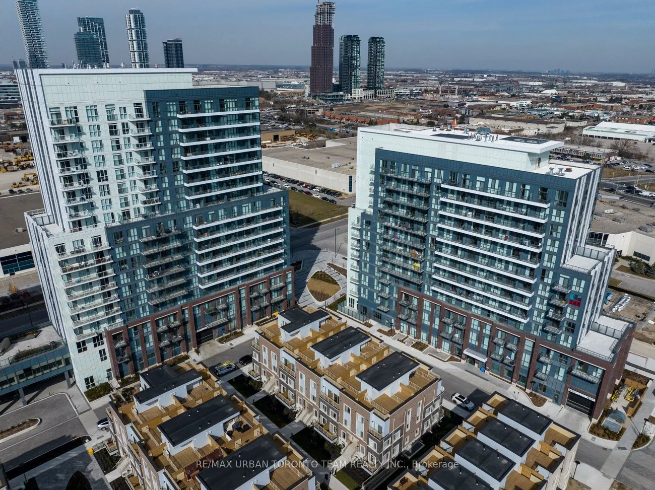 60, Honeycrisp, Vaughan Corporate Centre, Vaughan