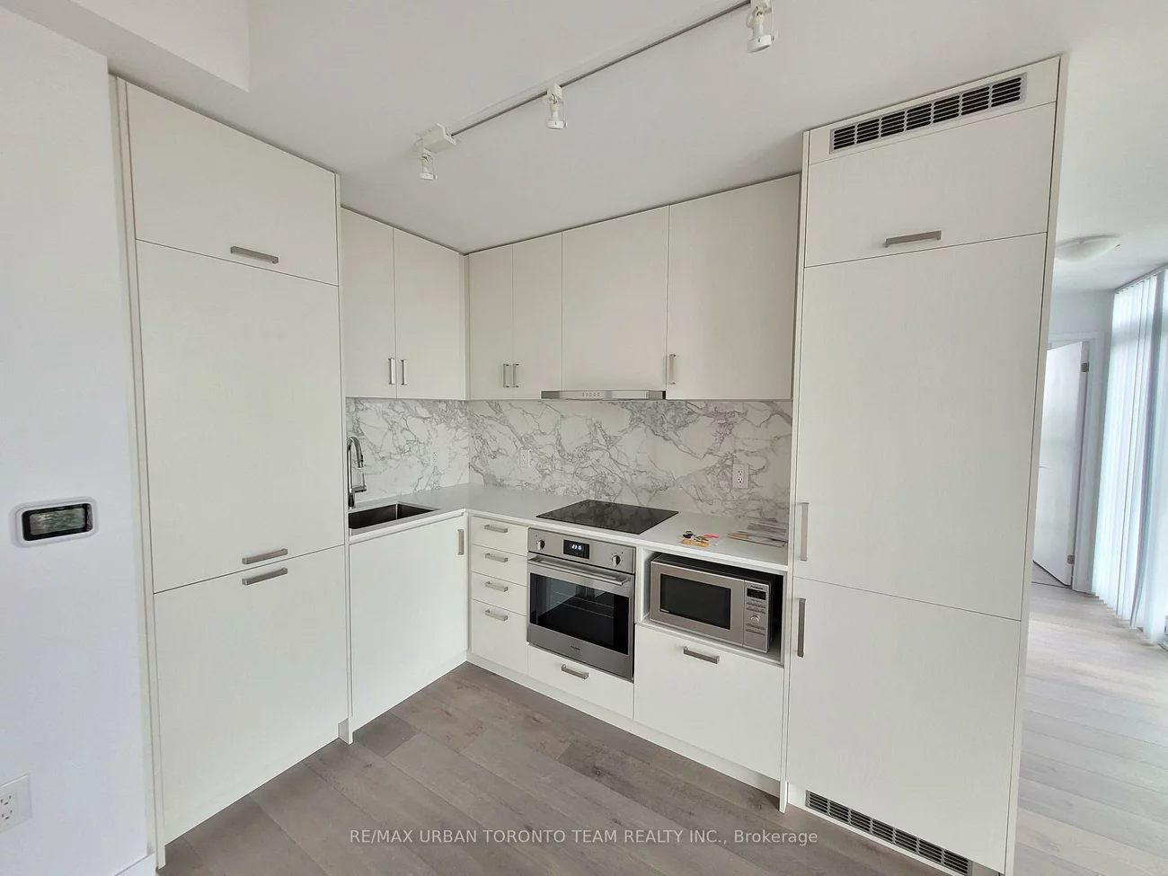 60, Honeycrisp, Vaughan Corporate Centre, Vaughan