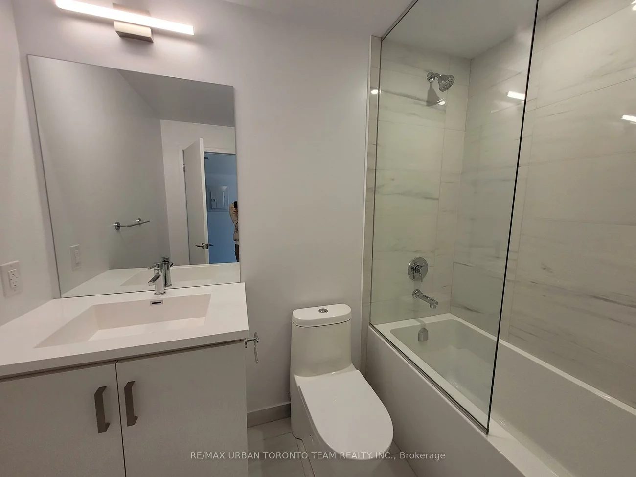 60, Honeycrisp, Vaughan Corporate Centre, Vaughan