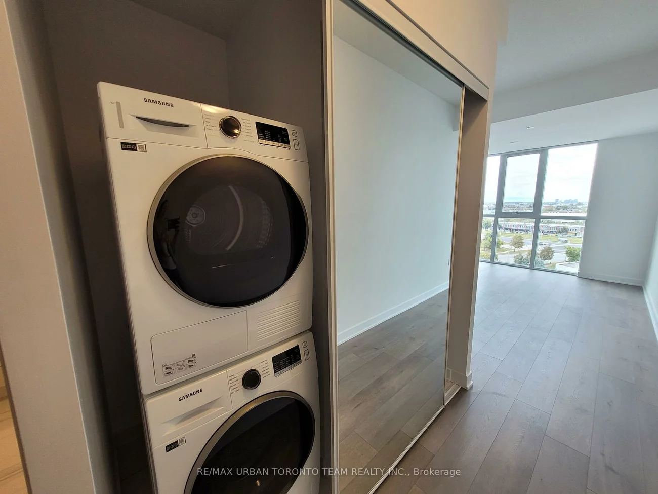 60, Honeycrisp, Vaughan Corporate Centre, Vaughan