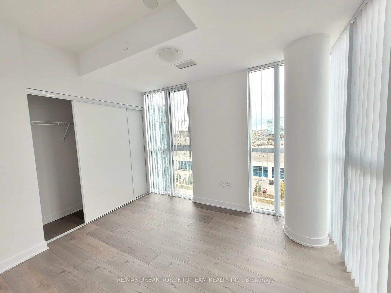 60, Honeycrisp, Vaughan Corporate Centre, Vaughan