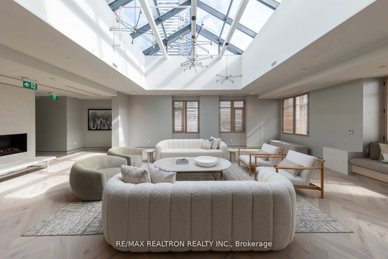 225, Commerce, Vaughan Corporate Centre, Vaughan