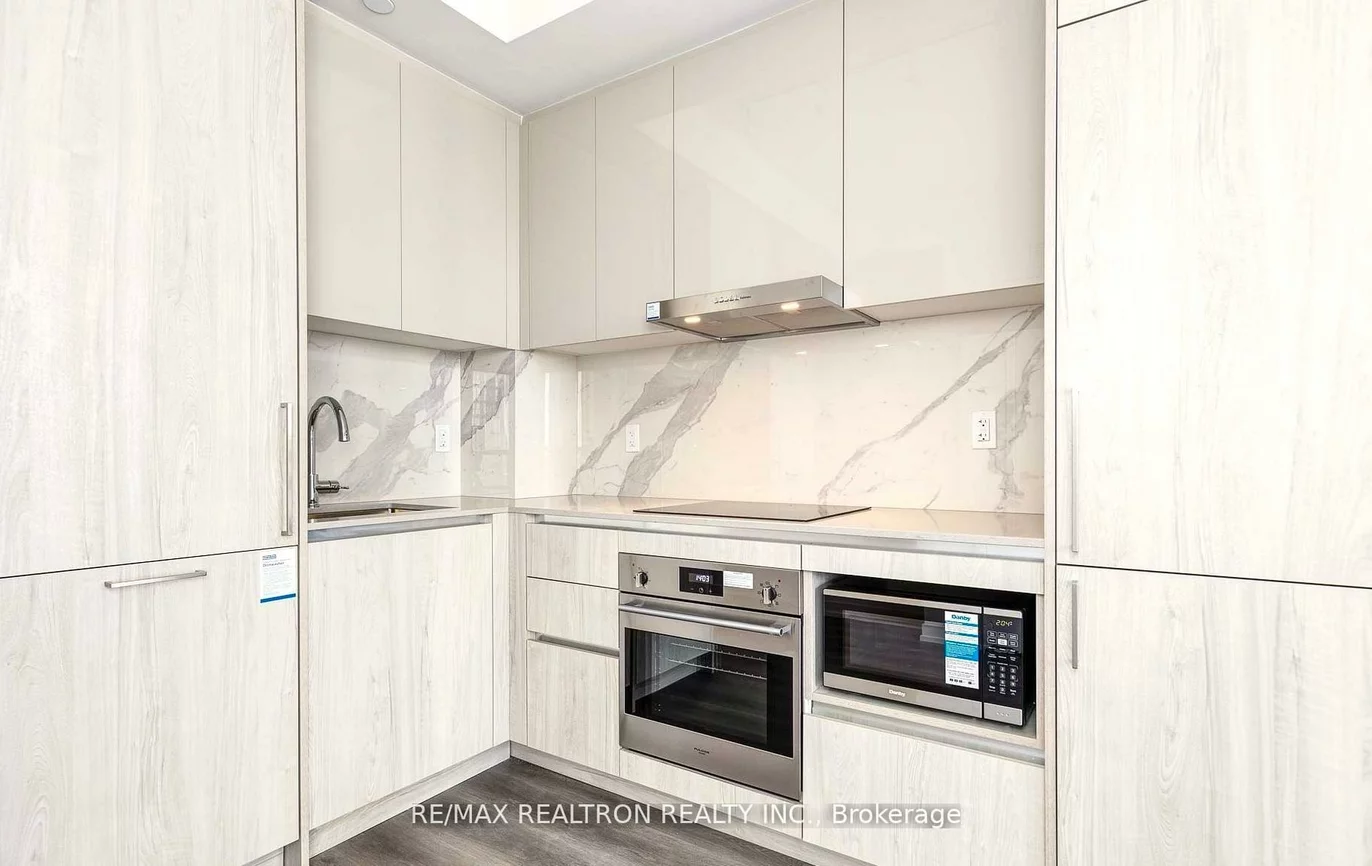 225, Commerce, Vaughan Corporate Centre, Vaughan