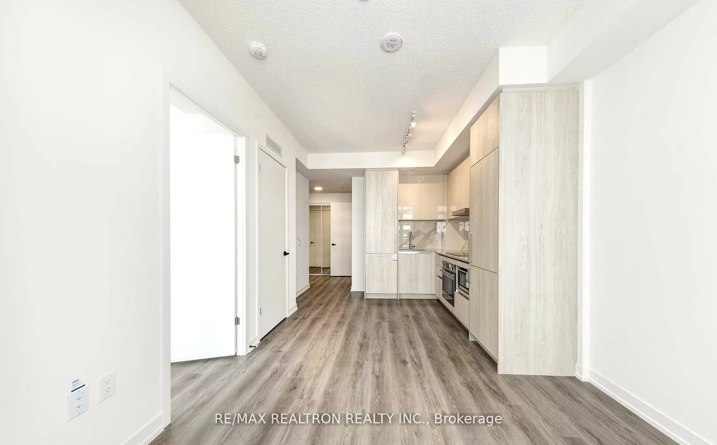 225, Commerce, Vaughan Corporate Centre, Vaughan