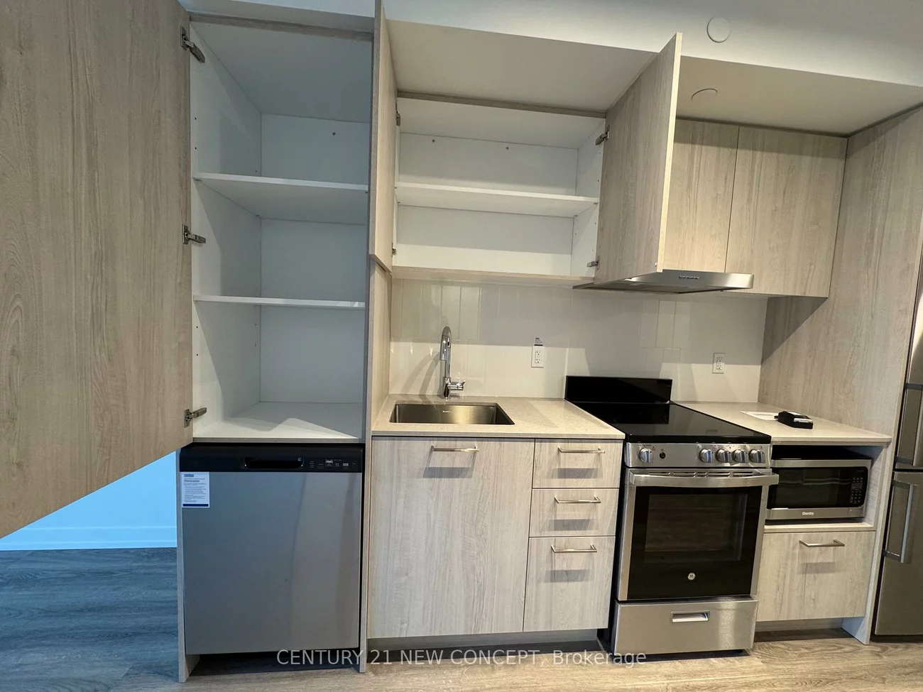 195, Commerce, Vaughan Corporate Centre, Vaughan