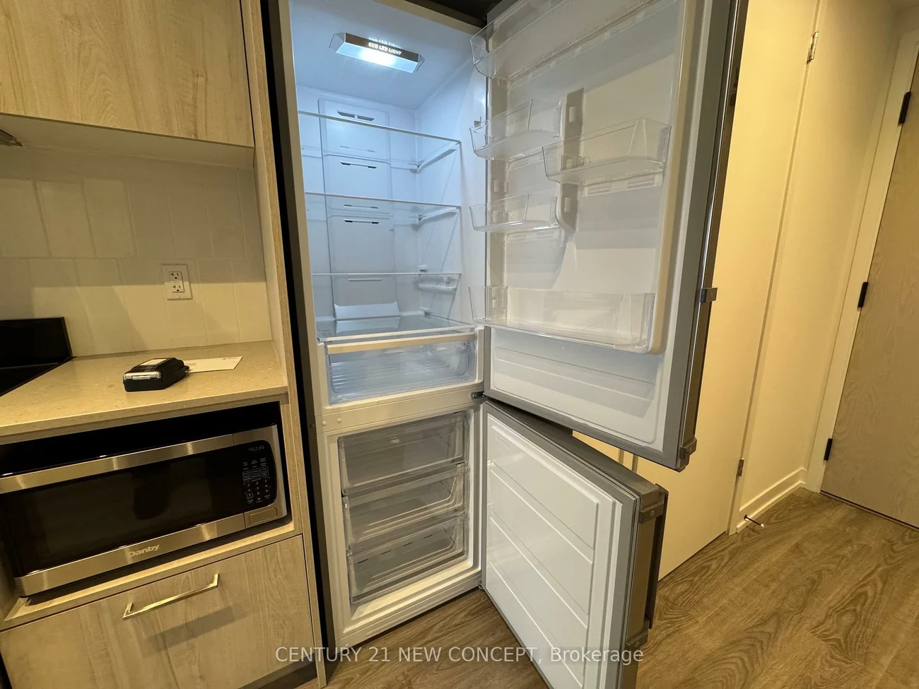 195, Commerce, Vaughan Corporate Centre, Vaughan