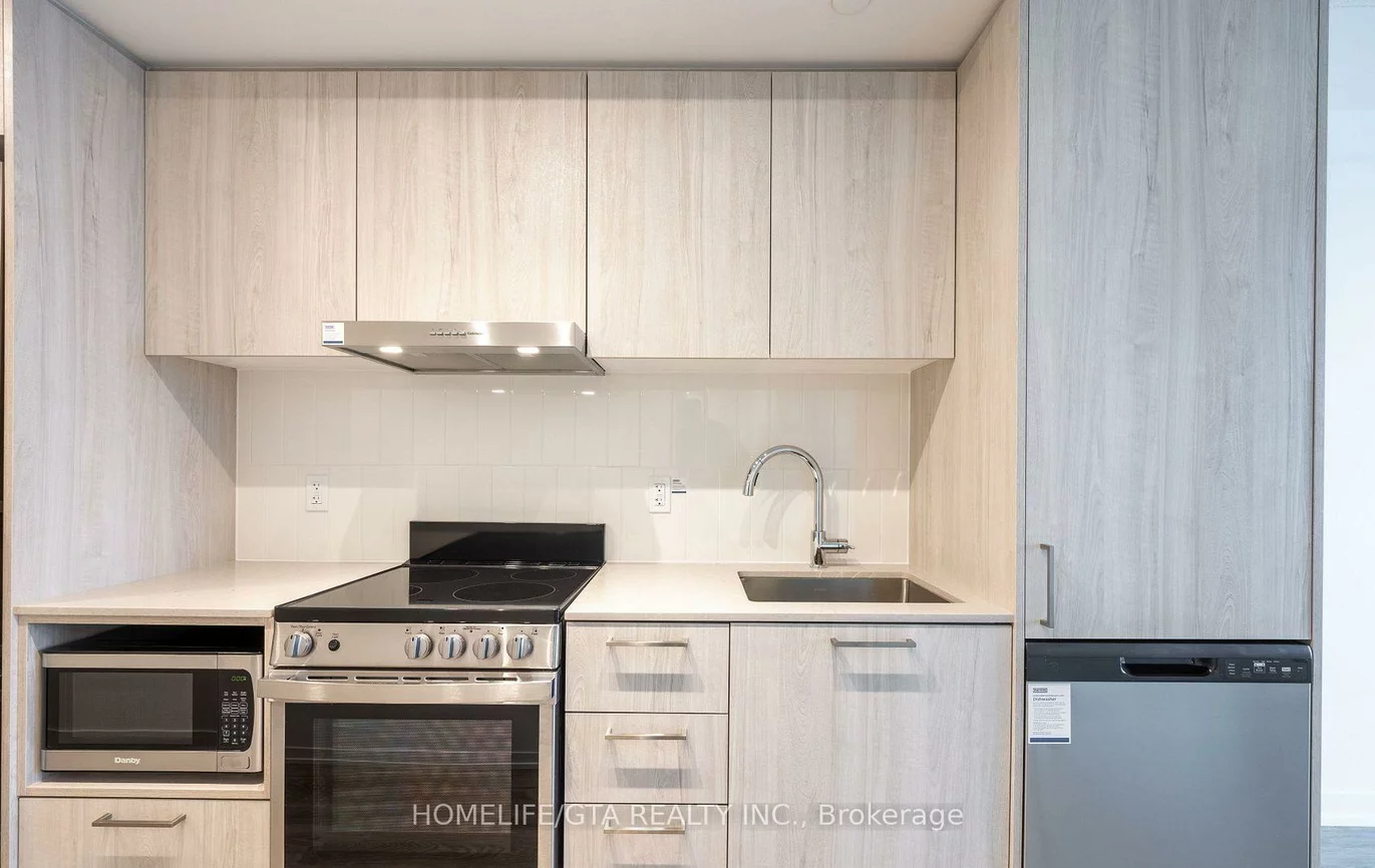 195, Commerce, Vaughan Corporate Centre, Vaughan