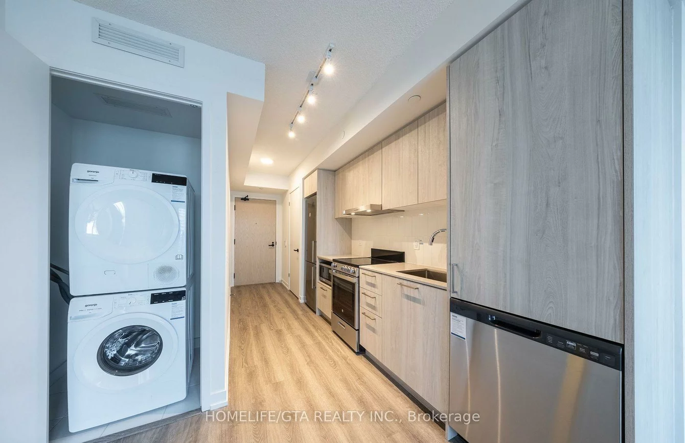 195, Commerce, Vaughan Corporate Centre, Vaughan