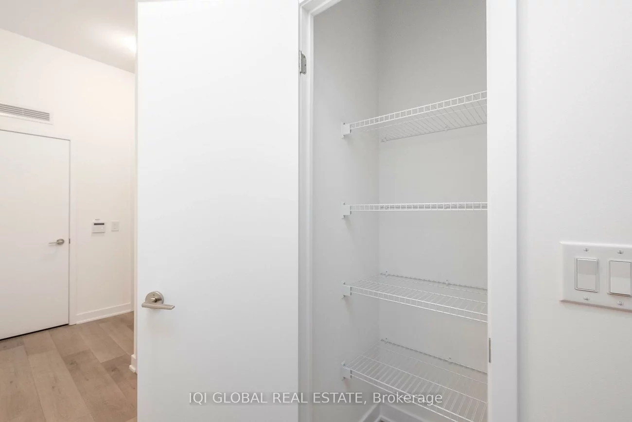 10, Honeycrisp, Vaughan Corporate Centre, Vaughan