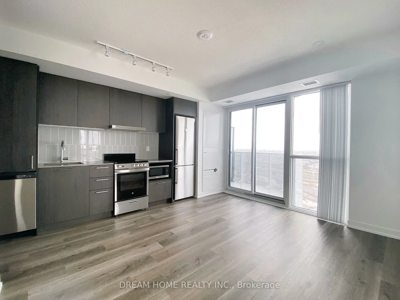 195, Commerce, Vaughan Corporate Centre, Vaughan