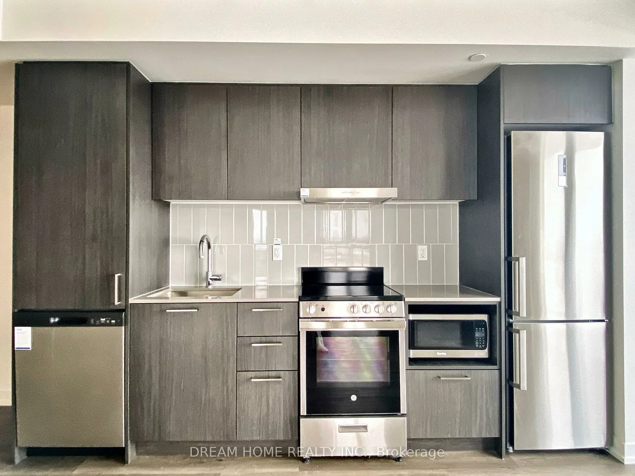 195, Commerce, Vaughan Corporate Centre, Vaughan