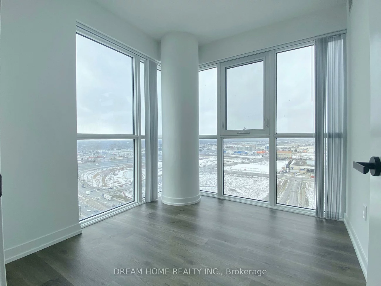 195, Commerce, Vaughan Corporate Centre, Vaughan