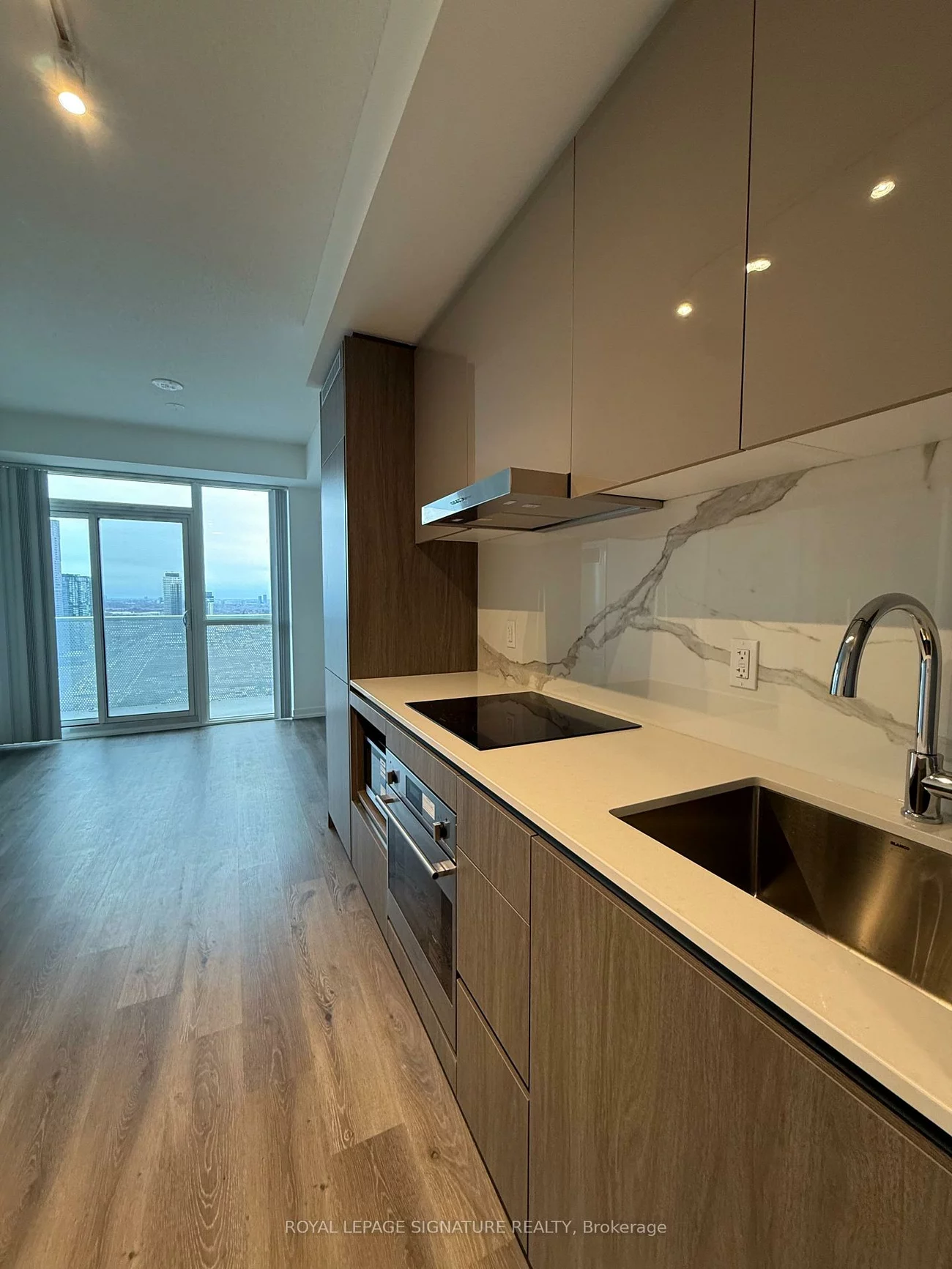 28, Interchange, Vaughan Corporate Centre, Vaughan