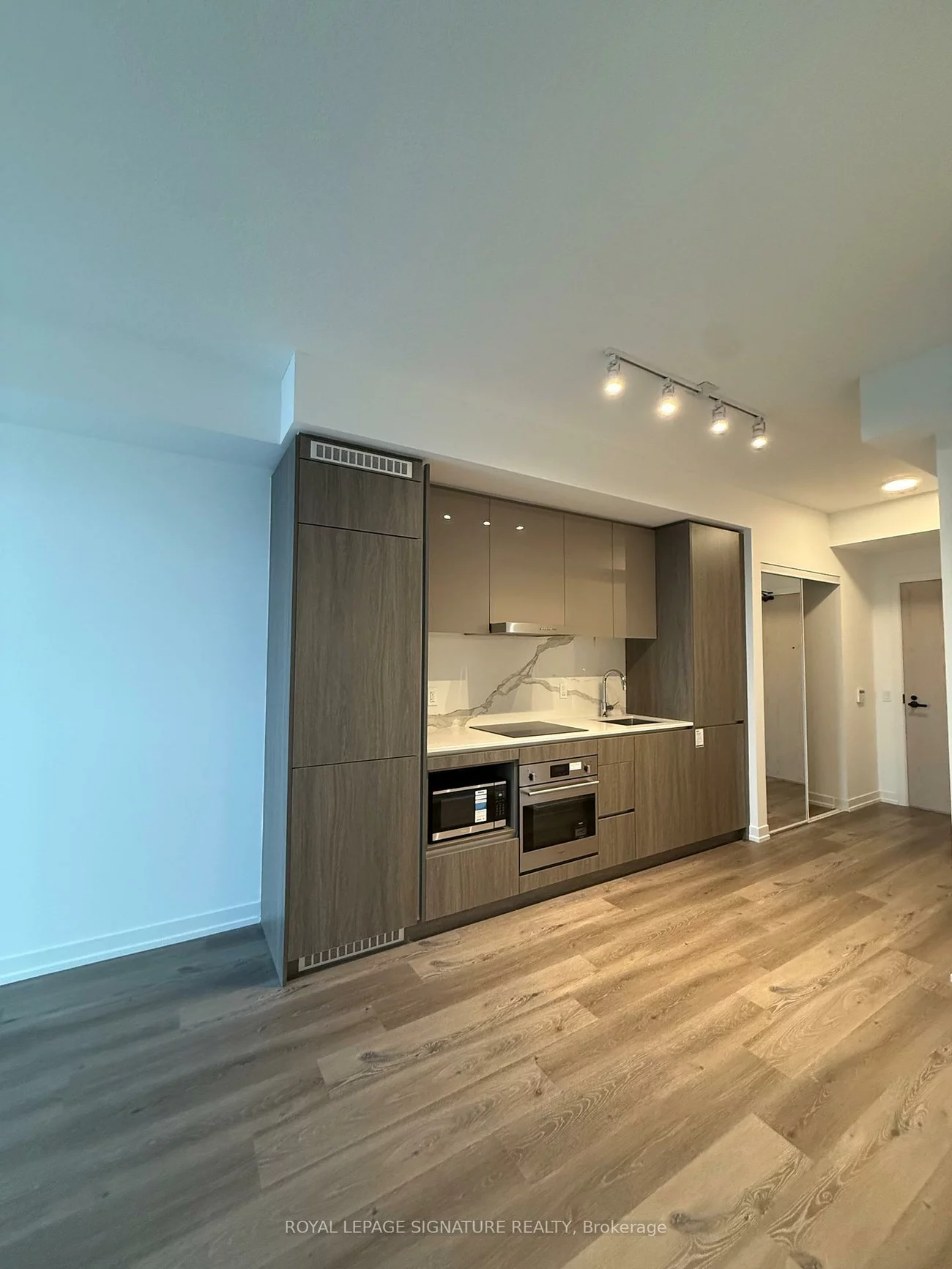 28, Interchange, Vaughan Corporate Centre, Vaughan