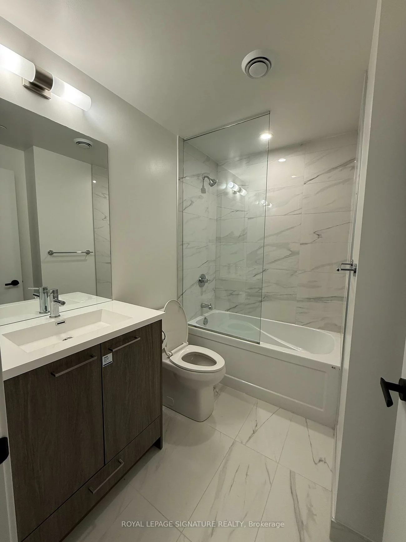 28, Interchange, Vaughan Corporate Centre, Vaughan