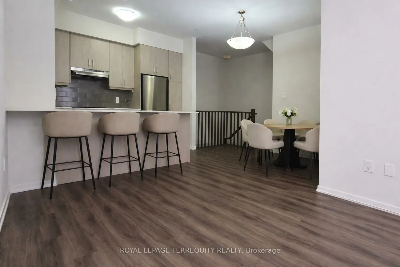 21, Honeycrisp, Vaughan Corporate Centre, Vaughan