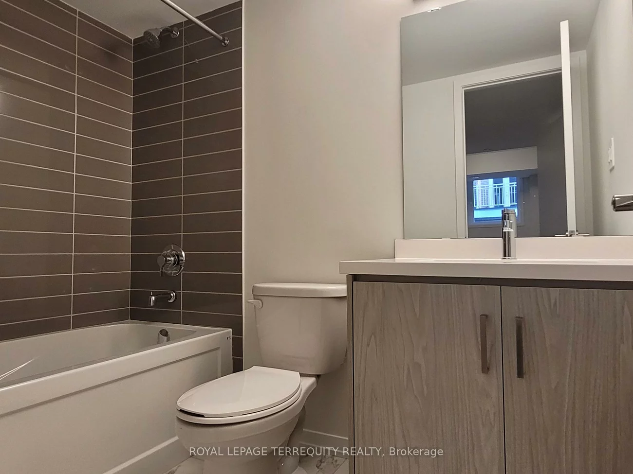 21, Honeycrisp, Vaughan Corporate Centre, Vaughan