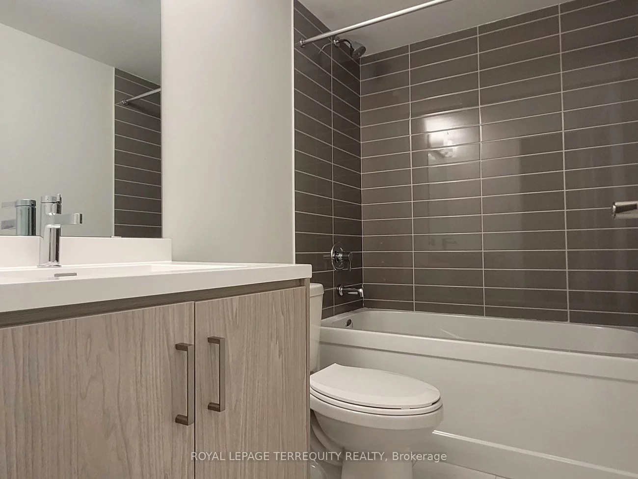 21, Honeycrisp, Vaughan Corporate Centre, Vaughan