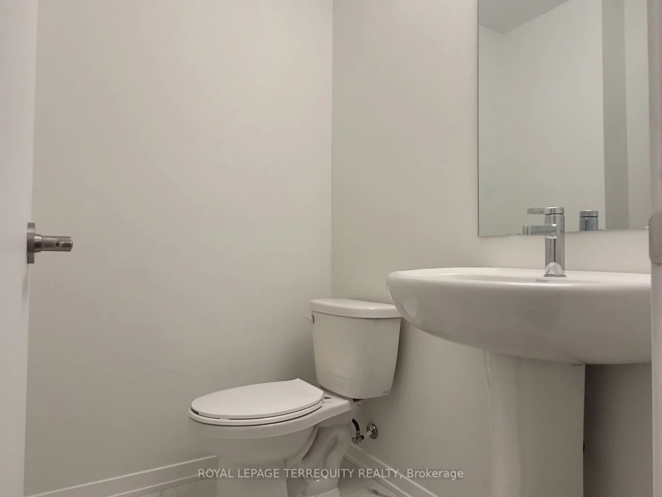 21, Honeycrisp, Vaughan Corporate Centre, Vaughan