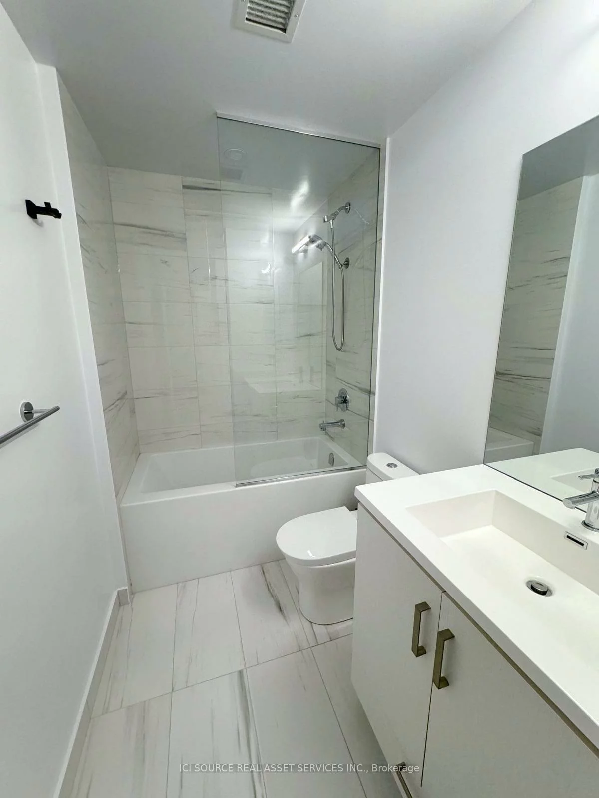 60, Honeycrisp, Vaughan Corporate Centre, Vaughan