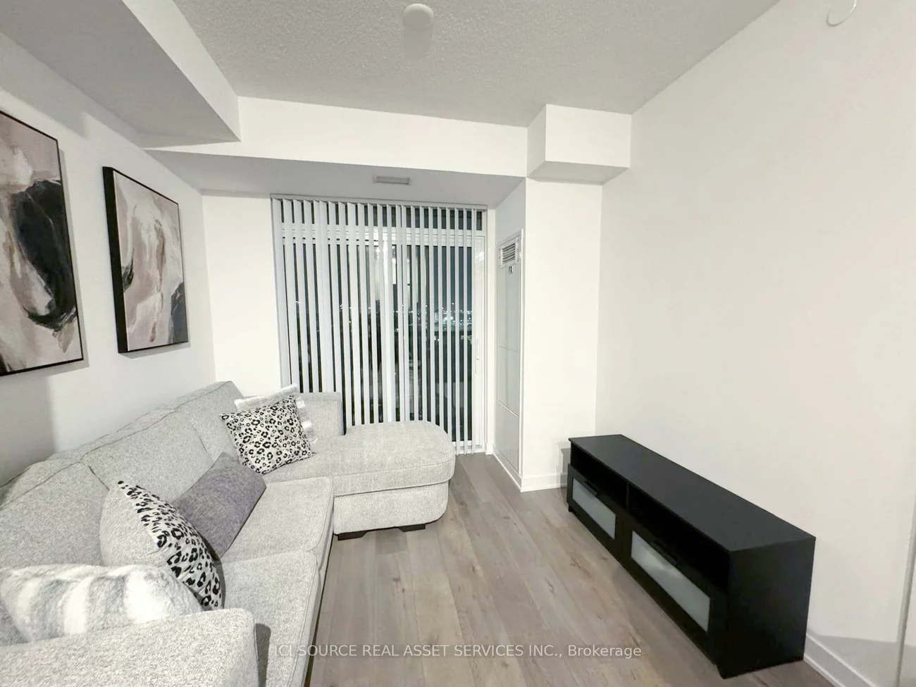 60, Honeycrisp, Vaughan Corporate Centre, Vaughan