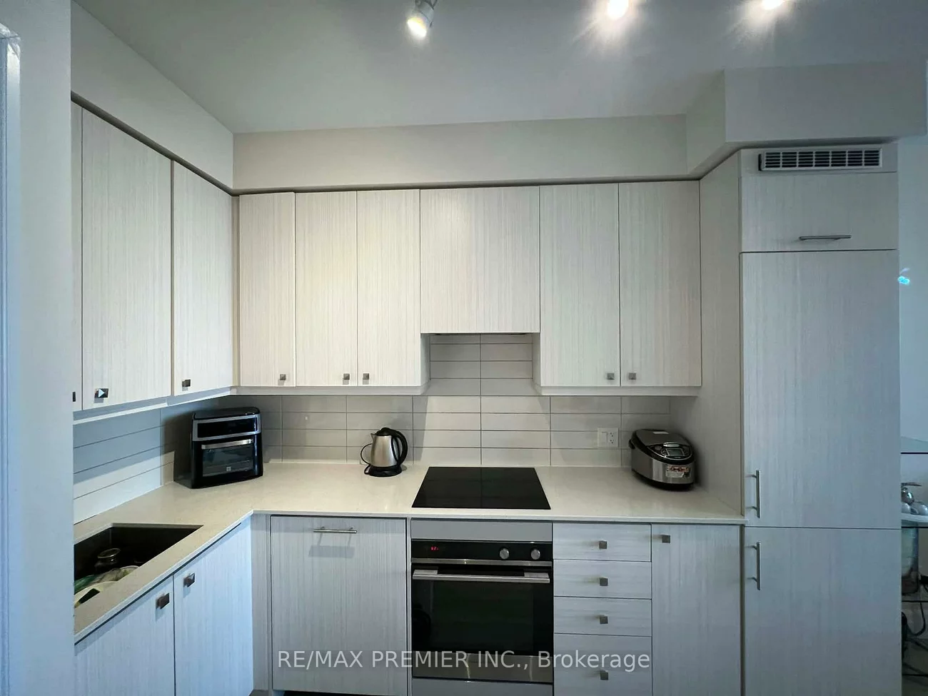 9085, Jane, Concord, Vaughan